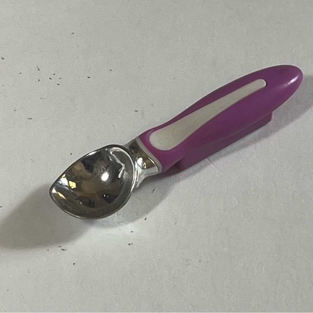 Tupperware ice cream scoop fridge magnet